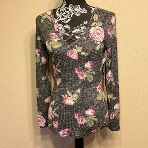 NWT M ALMOST FAMOUS CROSS V NECK BLACK WHITE GREEN & PINK STRETCHY FLORAL TOP